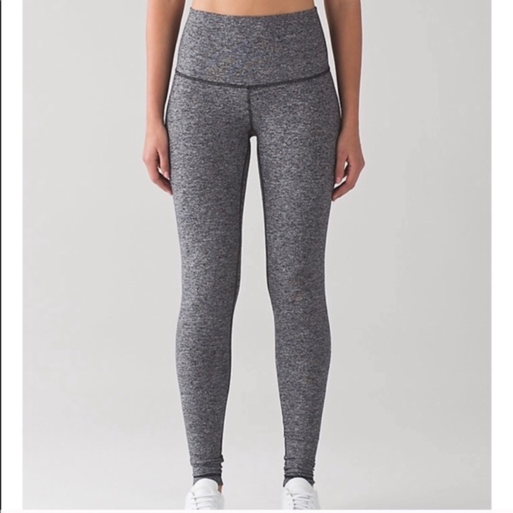 LULULEMON HEATHERED GREY WUNDER UNDER LEGGING size 8